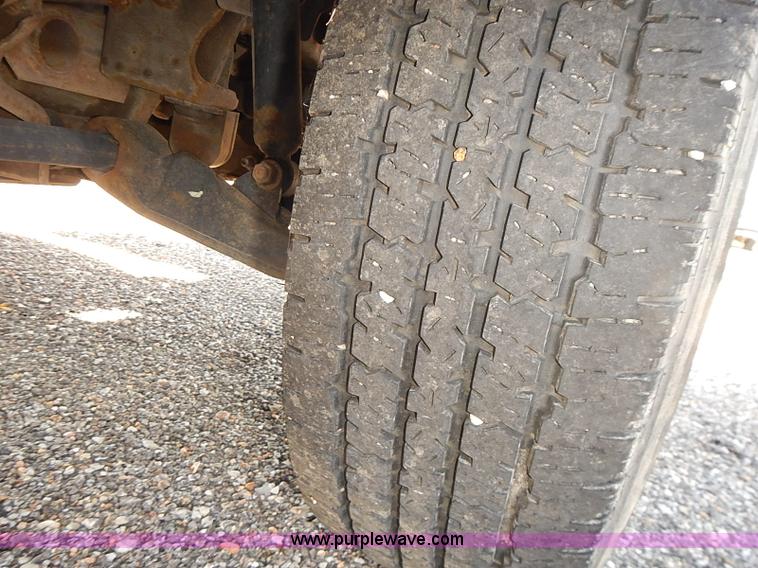 image for item E7762 2005 Chevrolet Silverado 2500HD Ext. Cab utility truck