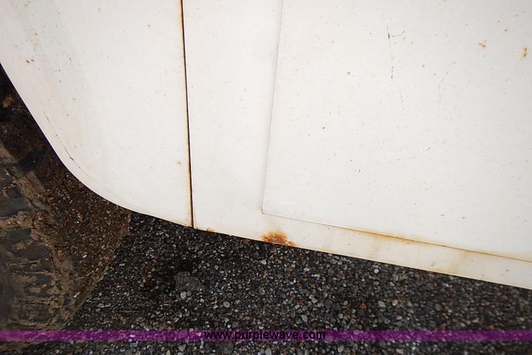 image for item E7762 2005 Chevrolet Silverado 2500HD Ext. Cab utility truck