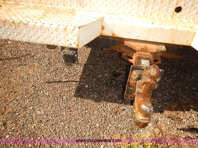 image for item E7762 2005 Chevrolet Silverado 2500HD Ext. Cab utility truck