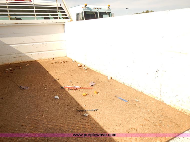 image for item E7762 2005 Chevrolet Silverado 2500HD Ext. Cab utility truck