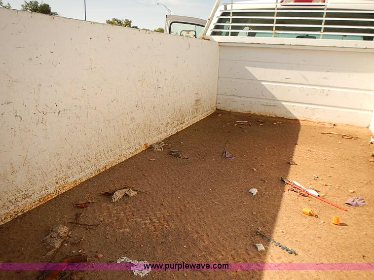 image for item E7762 2005 Chevrolet Silverado 2500HD Ext. Cab utility truck