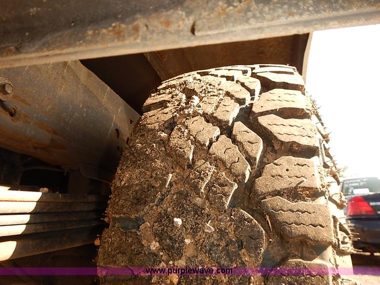 image for item E7762 2005 Chevrolet Silverado 2500HD Ext. Cab utility truck