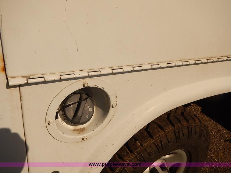 image for item E7762 2005 Chevrolet Silverado 2500HD Ext. Cab utility truck