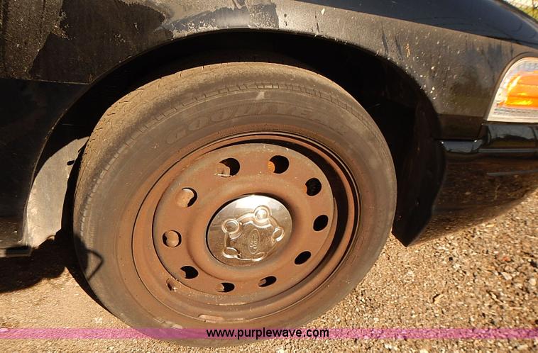 image for item E7763 2009 Ford Crown Victoria Police Interceptor