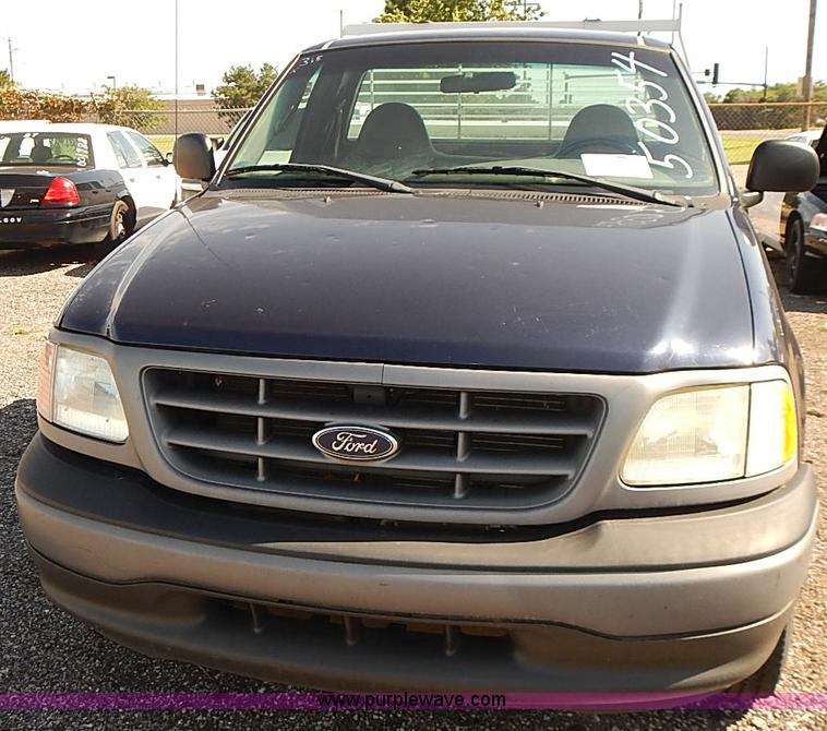 image for item E7765 2002 Ford F150 XL pickup truck