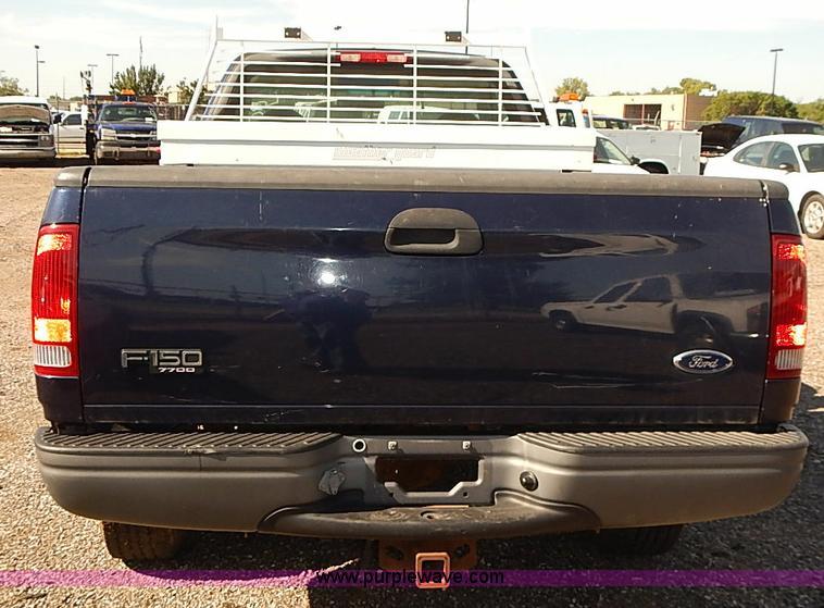 image for item E7765 2002 Ford F150 XL pickup truck