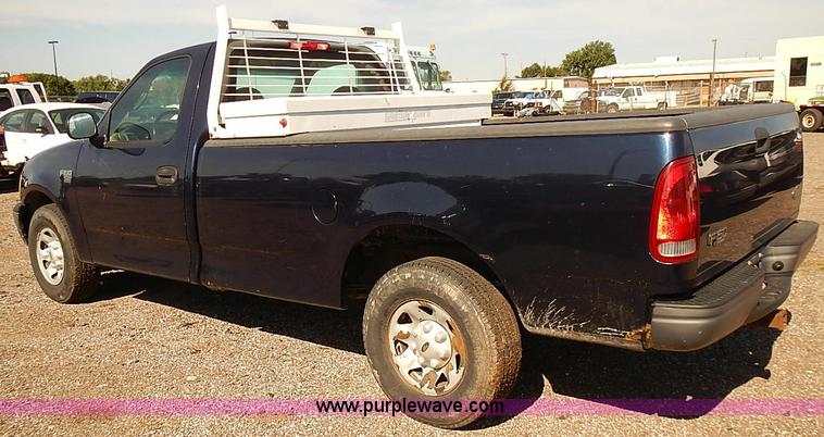 image for item E7765 2002 Ford F150 XL pickup truck