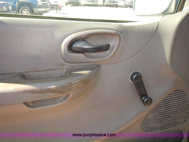 image for item E7765 2002 Ford F150 XL pickup truck