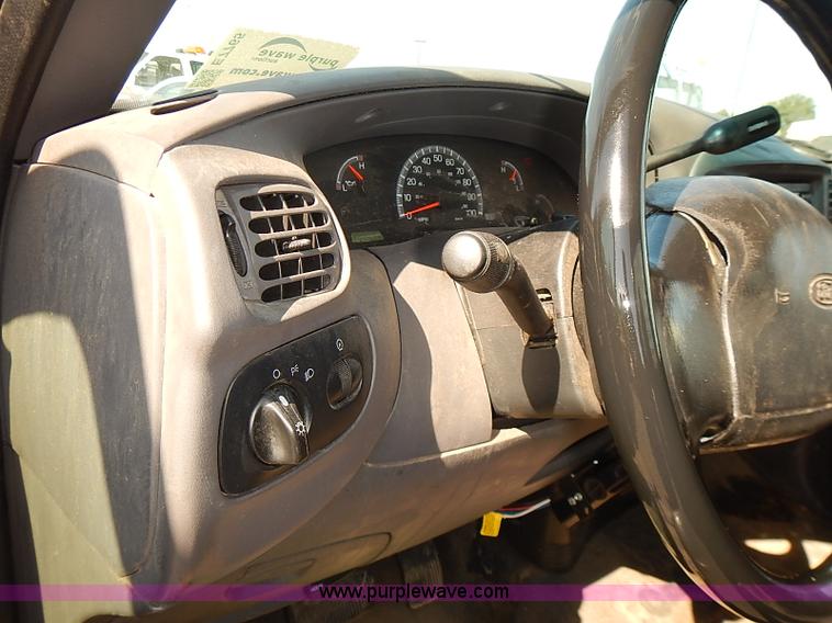 image for item E7765 2002 Ford F150 XL pickup truck