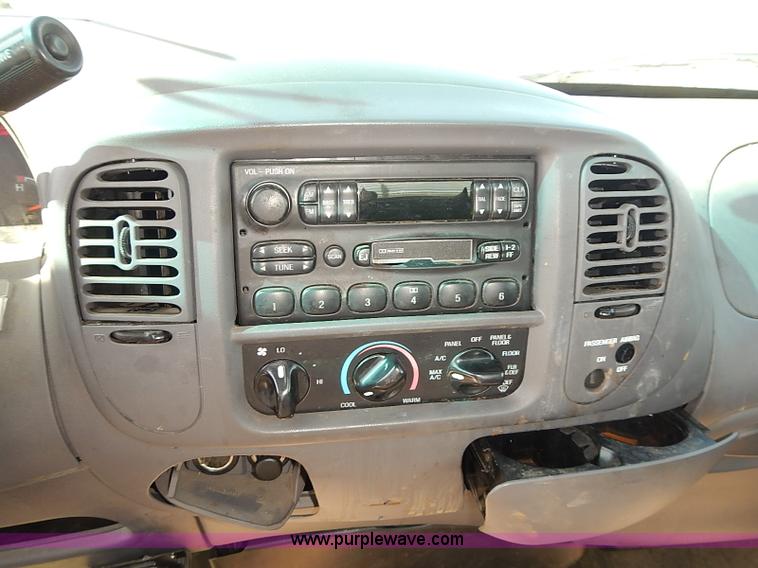 image for item E7765 2002 Ford F150 XL pickup truck