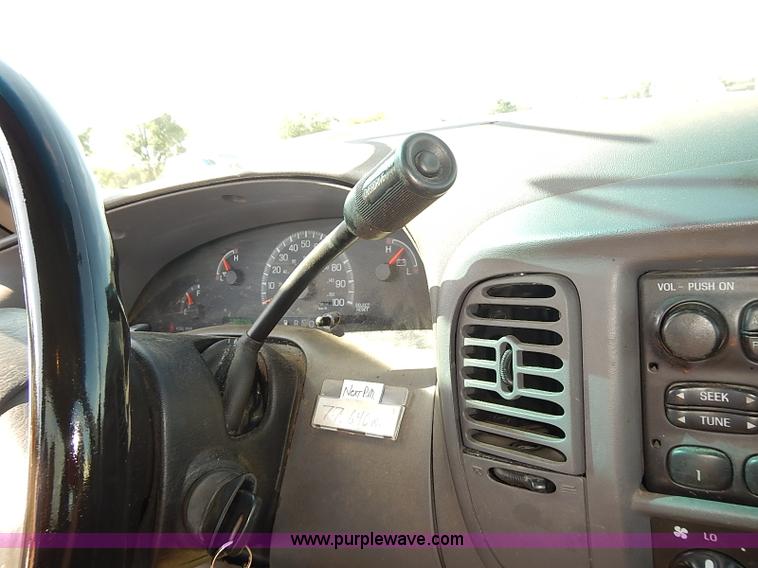 image for item E7765 2002 Ford F150 XL pickup truck