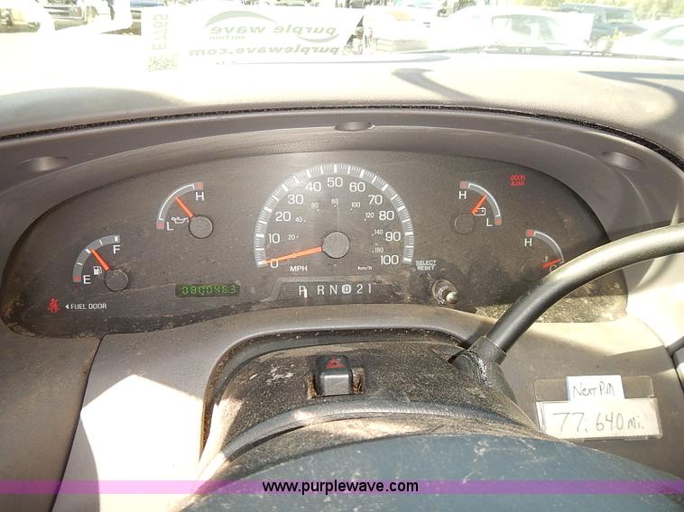 image for item E7765 2002 Ford F150 XL pickup truck