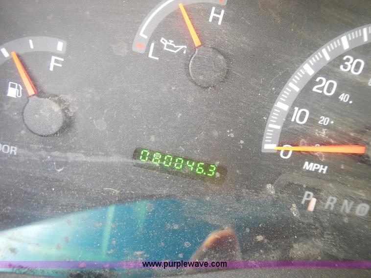 image for item E7765 2002 Ford F150 XL pickup truck