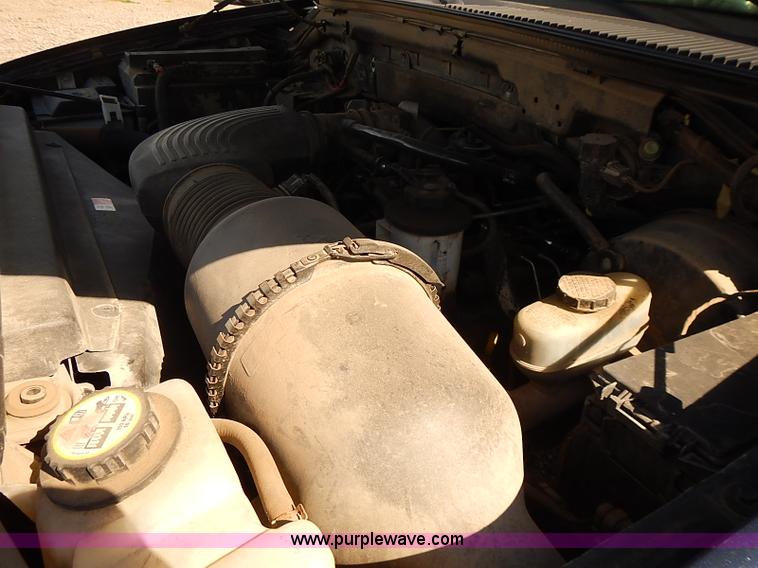 image for item E7765 2002 Ford F150 XL pickup truck