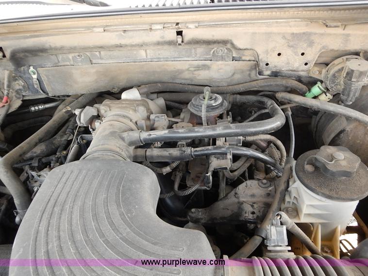 image for item E7765 2002 Ford F150 XL pickup truck