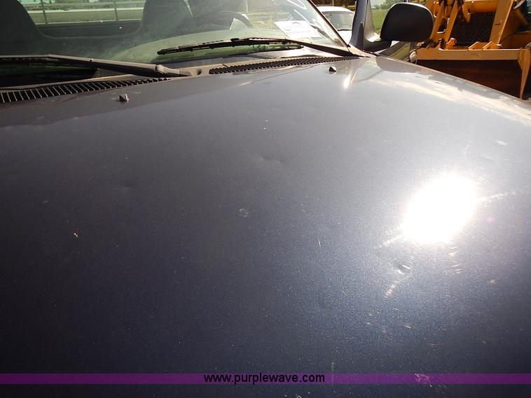 image for item E7765 2002 Ford F150 XL pickup truck