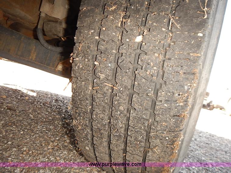 image for item E7765 2002 Ford F150 XL pickup truck