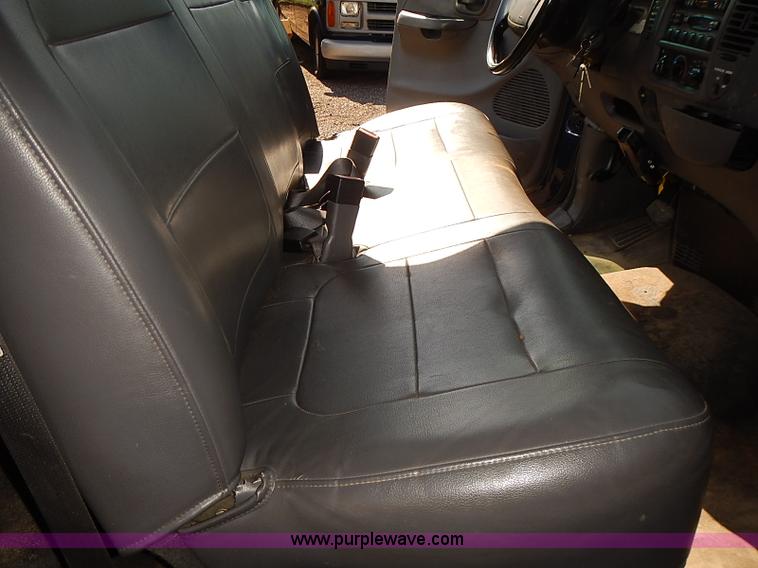 image for item E7765 2002 Ford F150 XL pickup truck