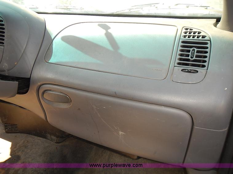 image for item E7765 2002 Ford F150 XL pickup truck