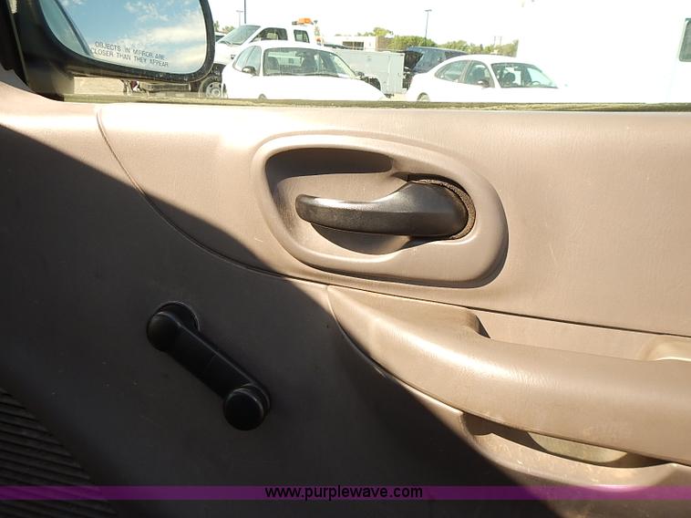 image for item E7765 2002 Ford F150 XL pickup truck