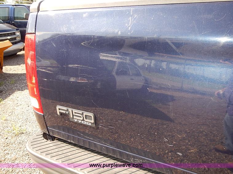 image for item E7765 2002 Ford F150 XL pickup truck