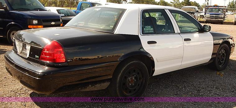 image for item E7766 2009 Ford Crown Victoria Police Interceptor