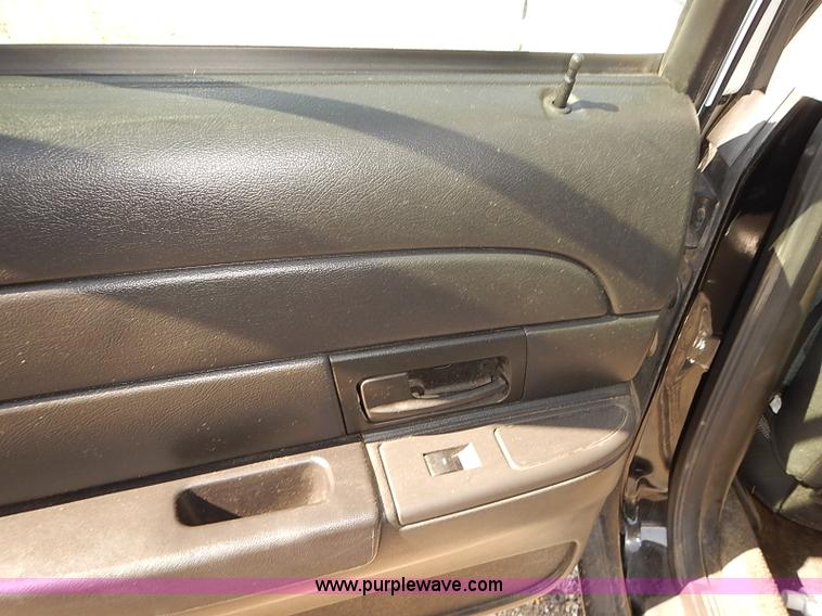 image for item E7766 2009 Ford Crown Victoria Police Interceptor