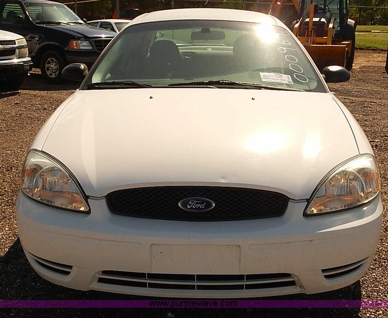 image for item E7767 2006 Ford Taurus SE