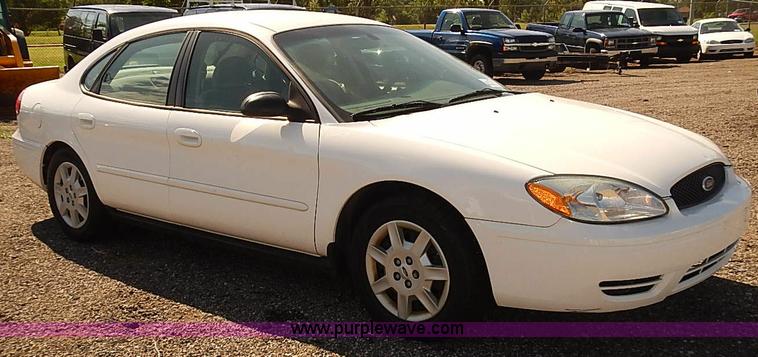 image for item E7767 2006 Ford Taurus SE