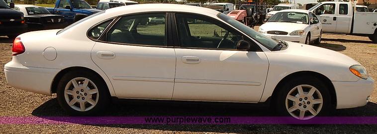 image for item E7767 2006 Ford Taurus SE