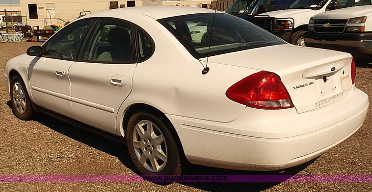 image for item E7767 2006 Ford Taurus SE