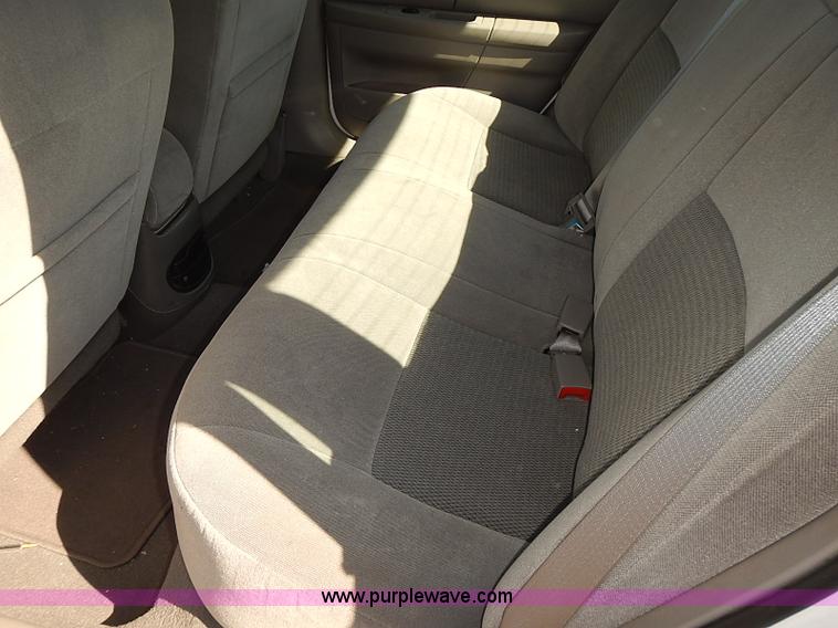 image for item E7767 2006 Ford Taurus SE