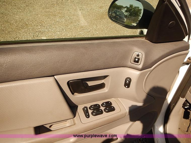 image for item E7767 2006 Ford Taurus SE