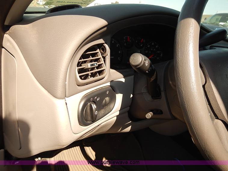 image for item E7767 2006 Ford Taurus SE