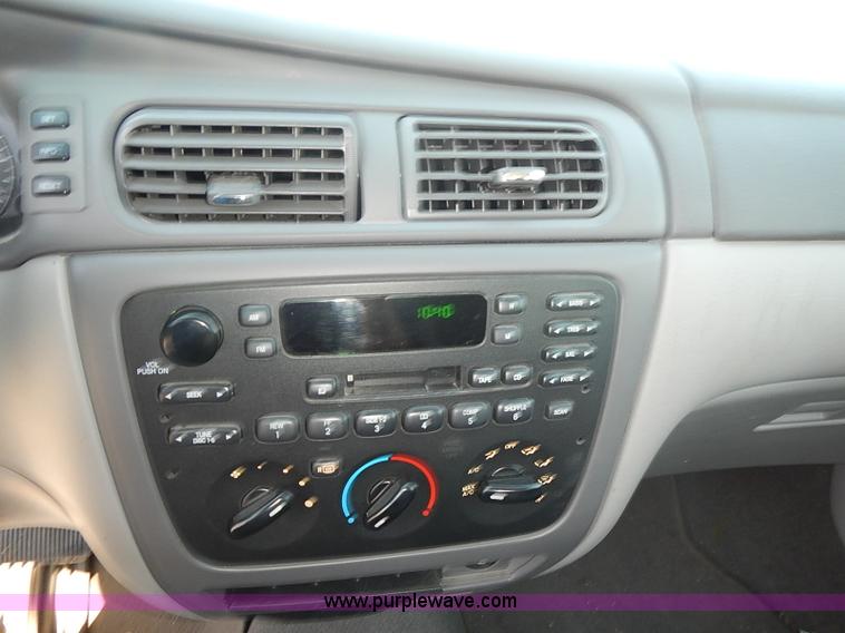 image for item E7767 2006 Ford Taurus SE