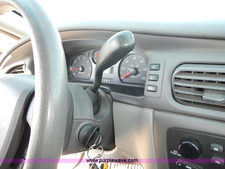 image for item E7767 2006 Ford Taurus SE