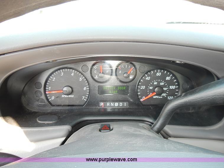 image for item E7767 2006 Ford Taurus SE