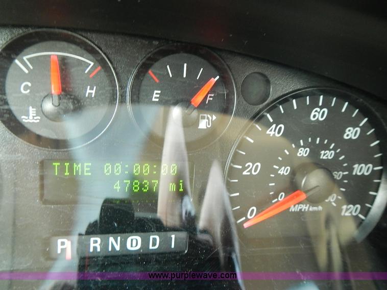 image for item E7767 2006 Ford Taurus SE