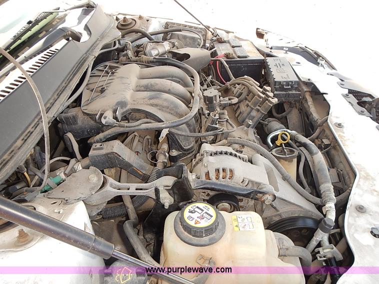 image for item E7767 2006 Ford Taurus SE