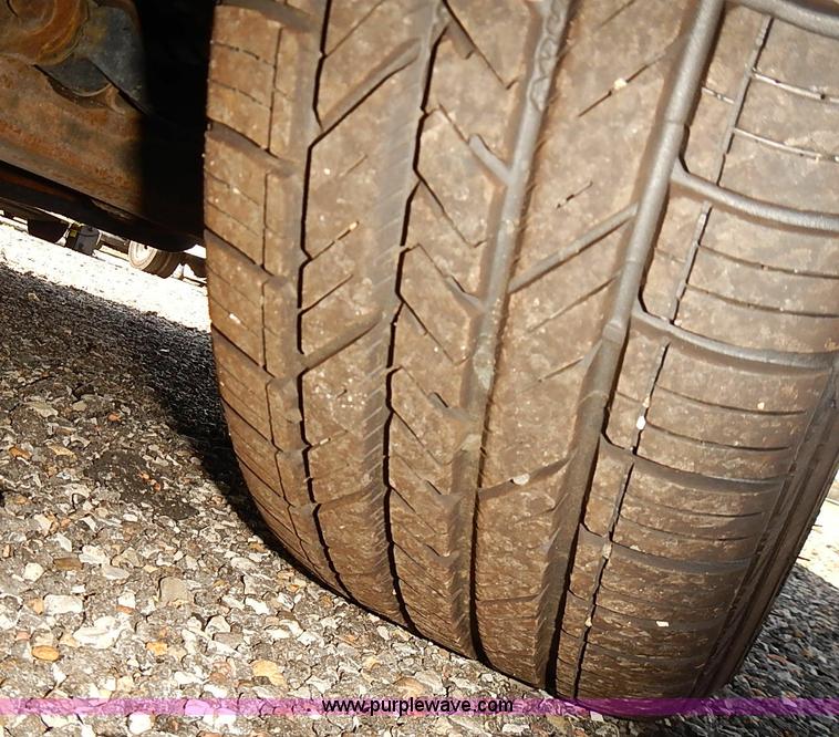 image for item E7767 2006 Ford Taurus SE