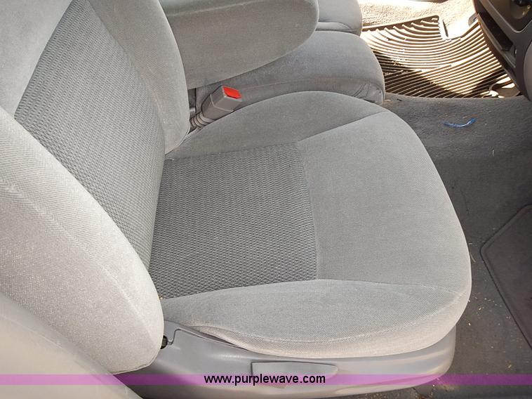 image for item E7767 2006 Ford Taurus SE