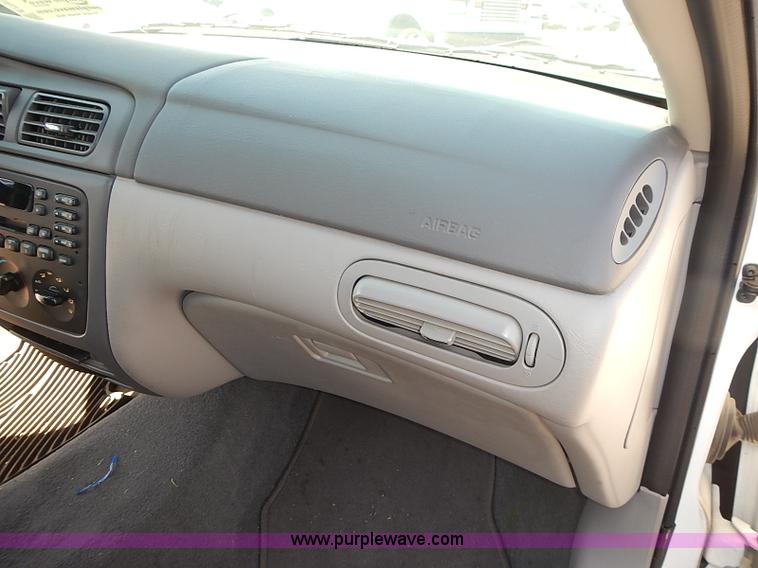 image for item E7767 2006 Ford Taurus SE