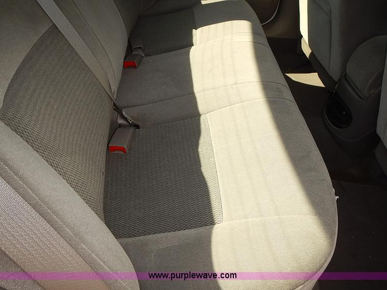 image for item E7767 2006 Ford Taurus SE