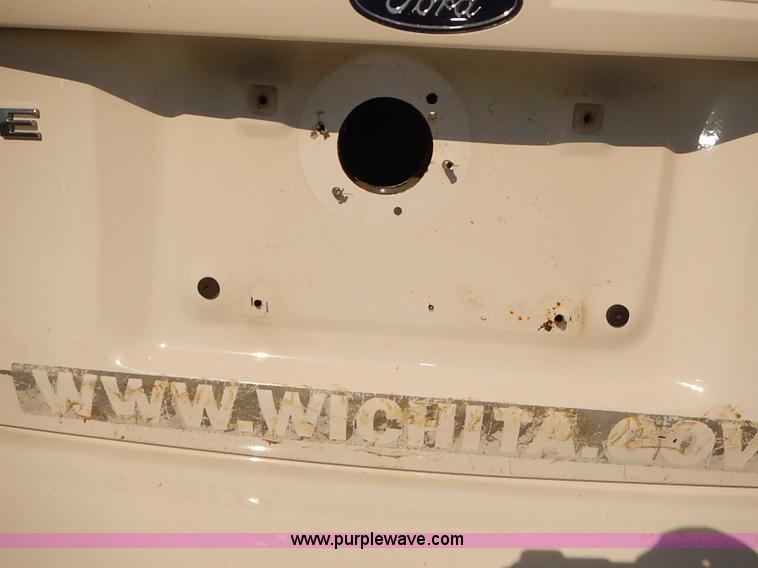 image for item E7767 2006 Ford Taurus SE