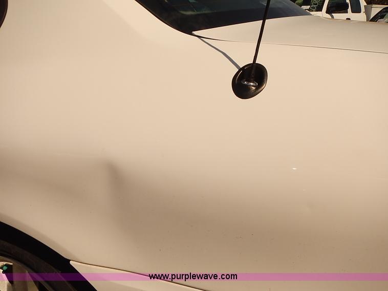 image for item E7767 2006 Ford Taurus SE