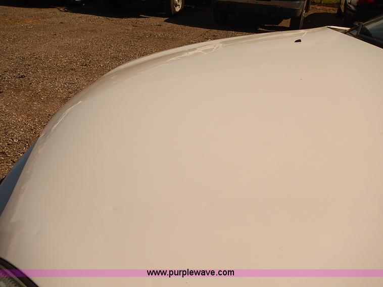 image for item E7767 2006 Ford Taurus SE