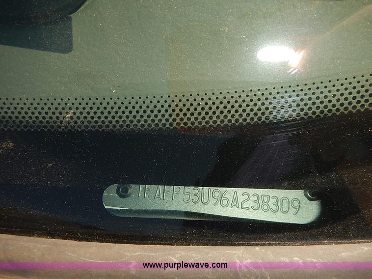 image for item E7767 2006 Ford Taurus SE