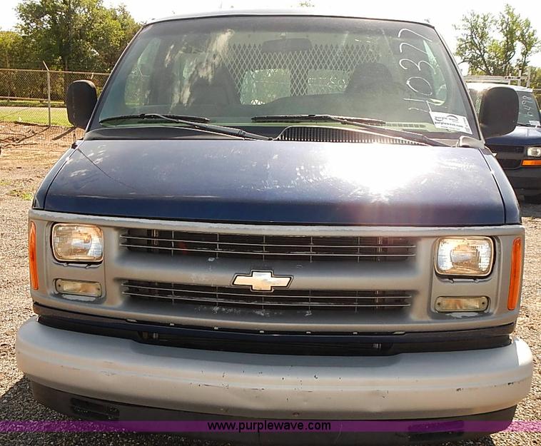 image for item E7769 2002 Chevrolet Express 1500 Cargo van
