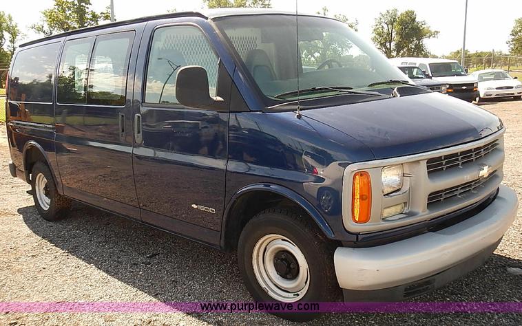 image for item E7769 2002 Chevrolet Express 1500 Cargo van
