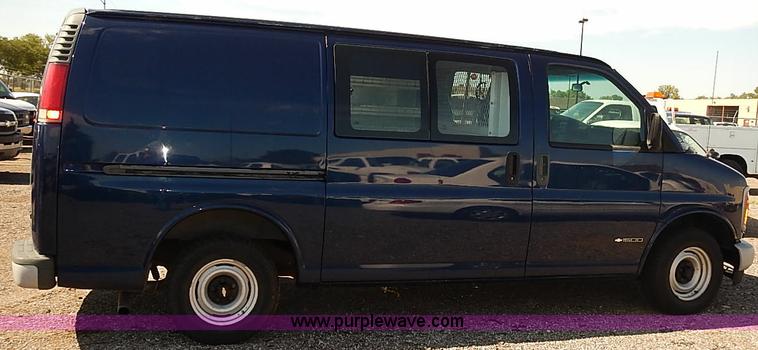 image for item E7769 2002 Chevrolet Express 1500 Cargo van